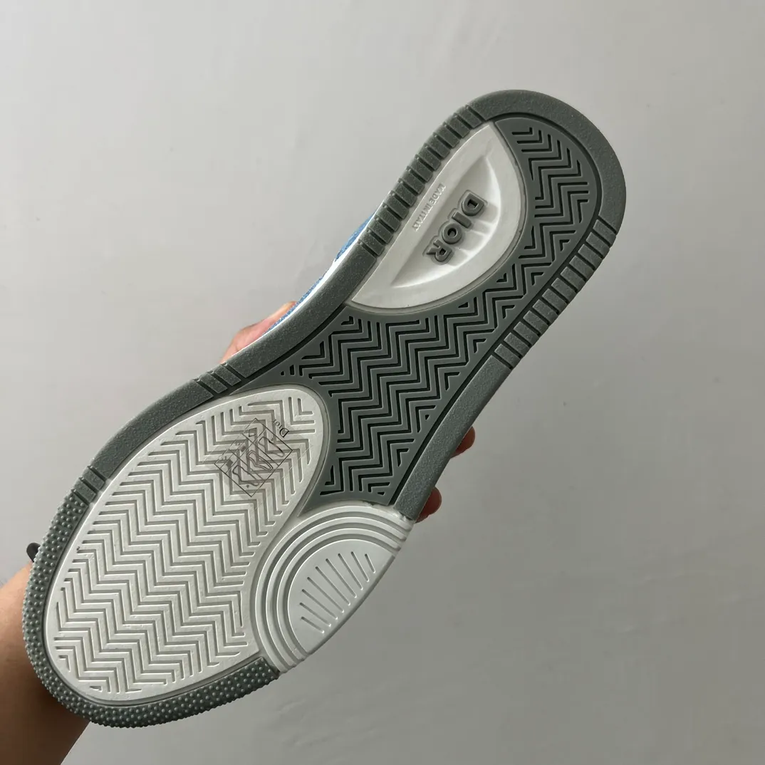 👟👟Ex-factory price 560👟👟 Men's size +10 Dior B27 series ✨2024 upgraded version purchasing agent grade ✨Super🔥sports shoes👫couple shoes. The high version 1:1 adopts oil edge lasting technology, the fabric is imported first-layer cowhide + high-tech fabric, and the inner cowhide + customized lining. TPU original engraved outsole. More than 30 colors of high-soled boots are available. Size: 35-42 for women and 38-46 for men. Bosses are welcome to compare...